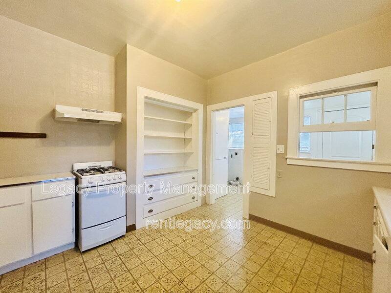 House for rent at 2300 E St, Sacramento, CA 95816