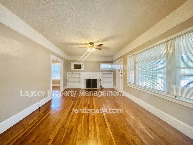 House for rent at 2300 E St, Sacramento, CA 95816