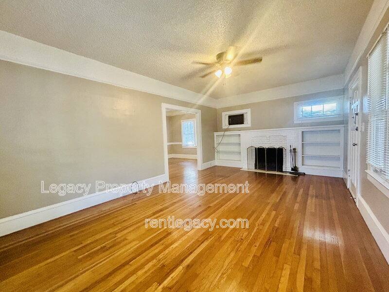 House for rent at 2300 E St, Sacramento, CA 95816