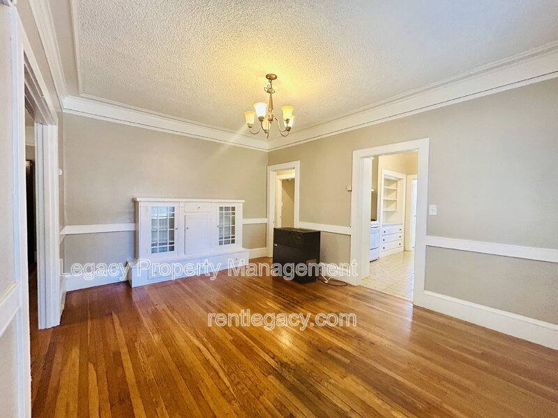 House for rent at 2300 E St, Sacramento, CA 95816