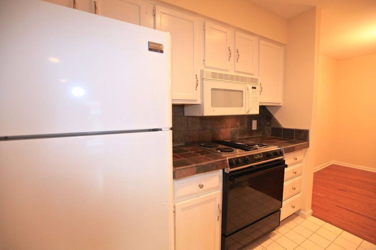 Townhouse for rent at 417 W 8th St, Charlotte, NC 28202