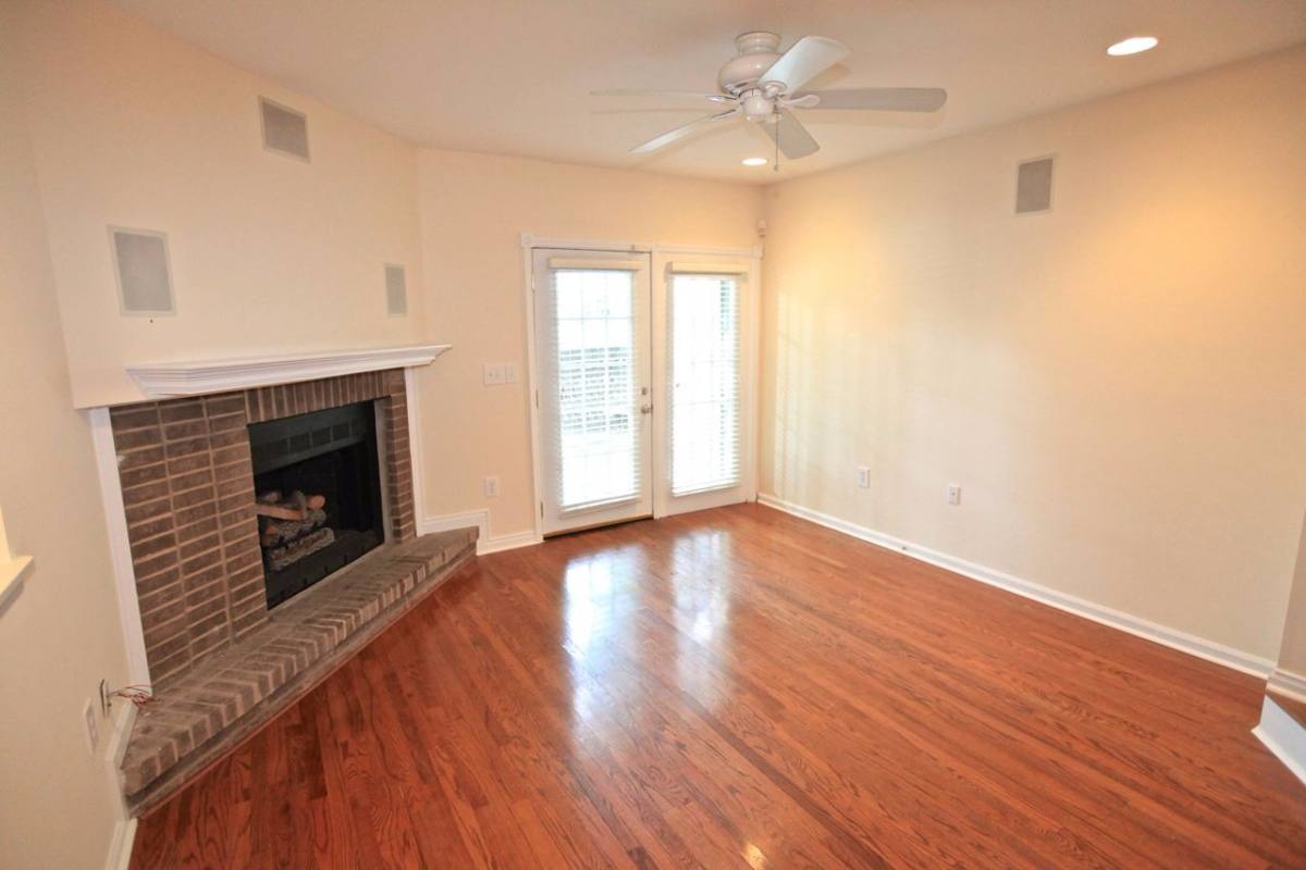 Townhouse for rent at 417 W 8th St, Charlotte, NC 28202
