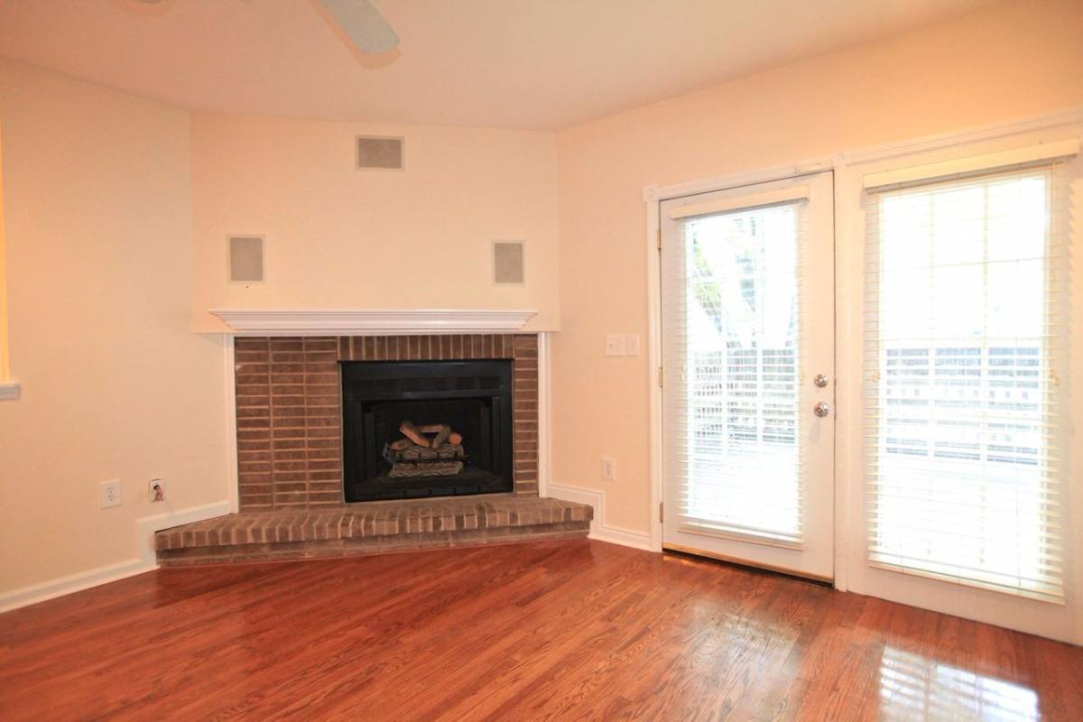 Townhouse for rent at 417 W 8th St, Charlotte, NC 28202
