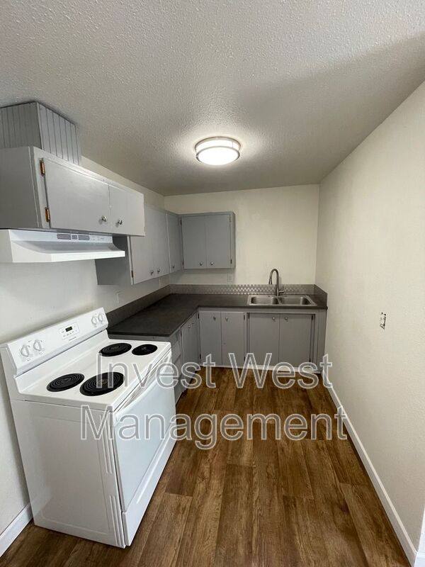 Apartment for rent at 277 Main St #4, Morton, WA 98356
