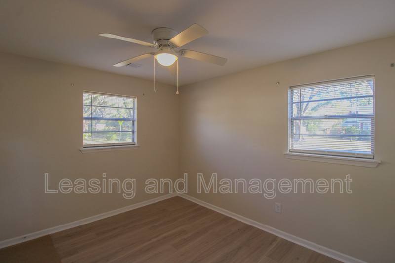 House for rent at 305 Millcreek Dr, Charleston, SC 29407