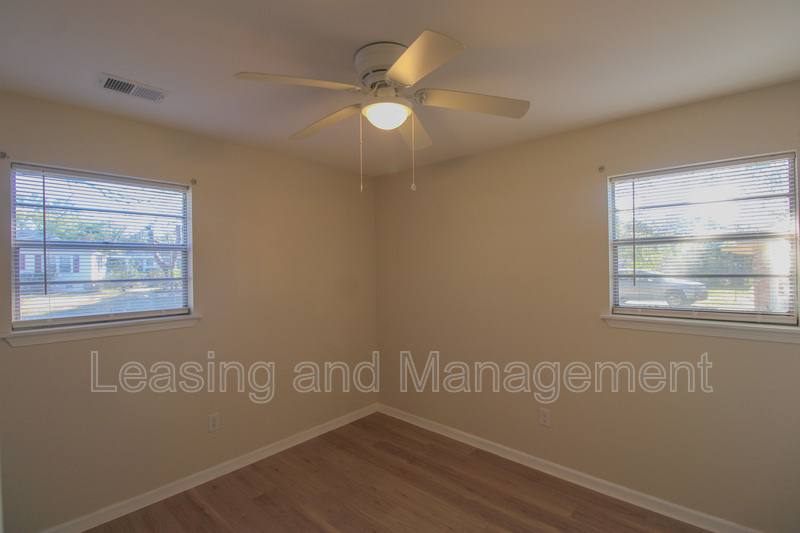 House for rent at 305 Millcreek Dr, Charleston, SC 29407