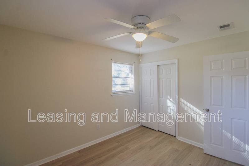 House for rent at 305 Millcreek Dr, Charleston, SC 29407