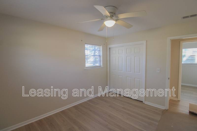 House for rent at 305 Millcreek Dr, Charleston, SC 29407