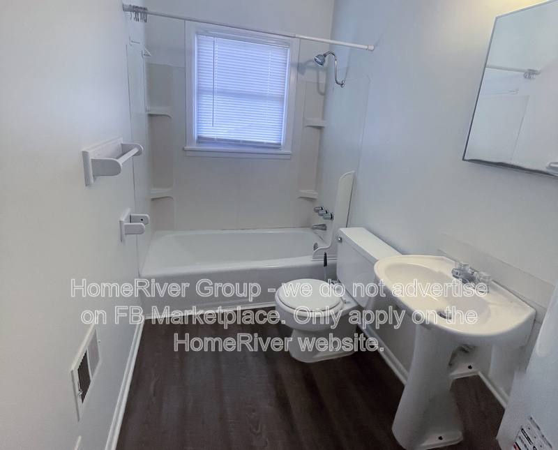 Apartment for rent at 110 SW 10th St #4, Blue Springs, MO 64015