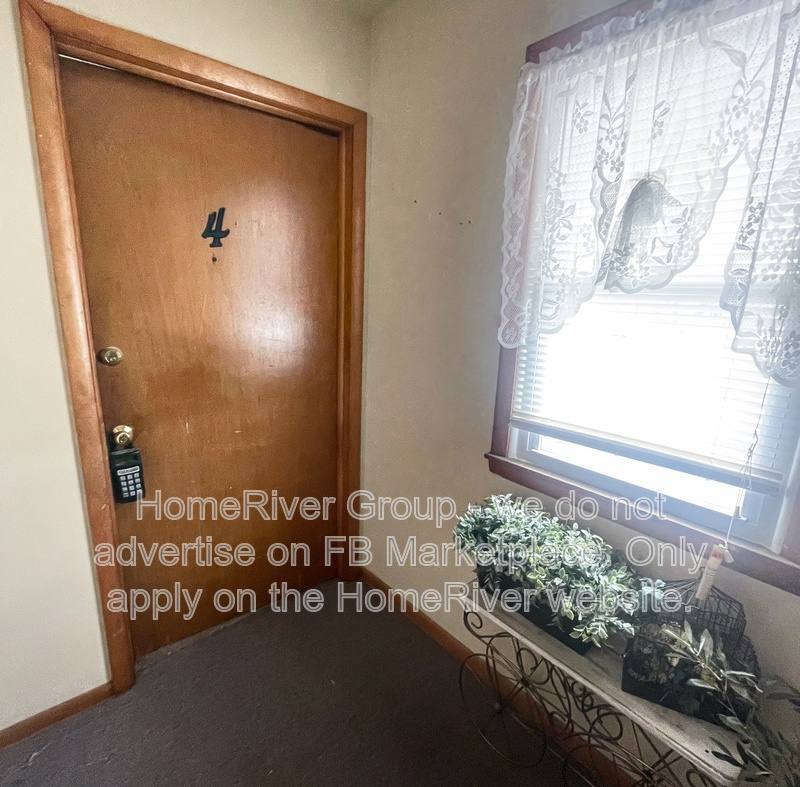 Apartment for rent at 110 SW 10th St #4, Blue Springs, MO 64015