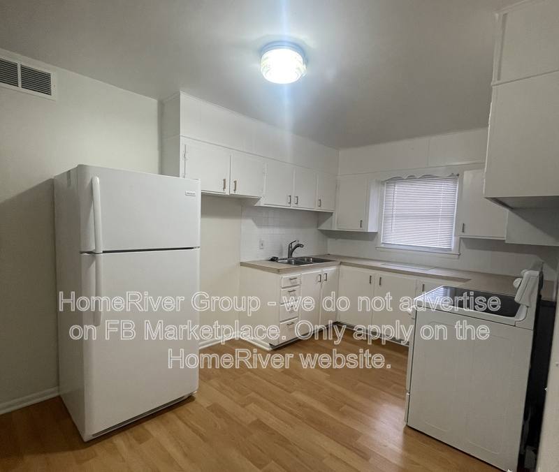 Apartment for rent at 110 SW 10th St #4, Blue Springs, MO 64015