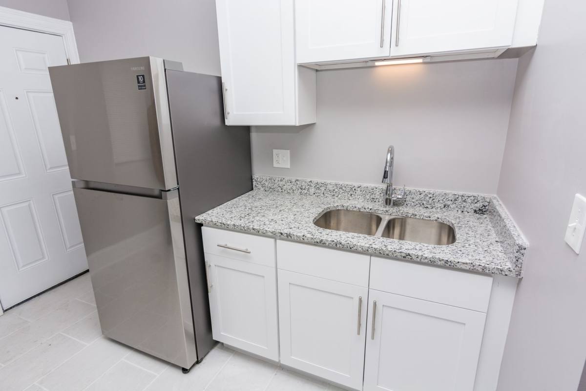 Apartment for rent at 7511 S Yale Ave, Chicago, IL 60620