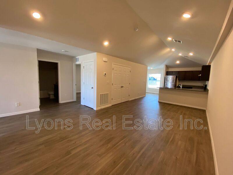 Apartment for rent at 604 Skyline Blvd, Cape Coral, FL 33991