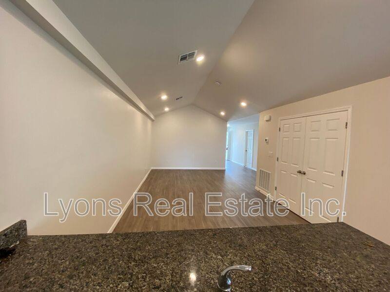 Apartment for rent at 604 Skyline Blvd, Cape Coral, FL 33991