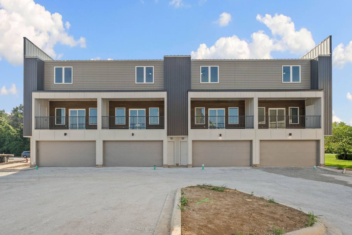 Townhouse for rent at 1985 S Vale Ave, Fayetteville, AR 72701