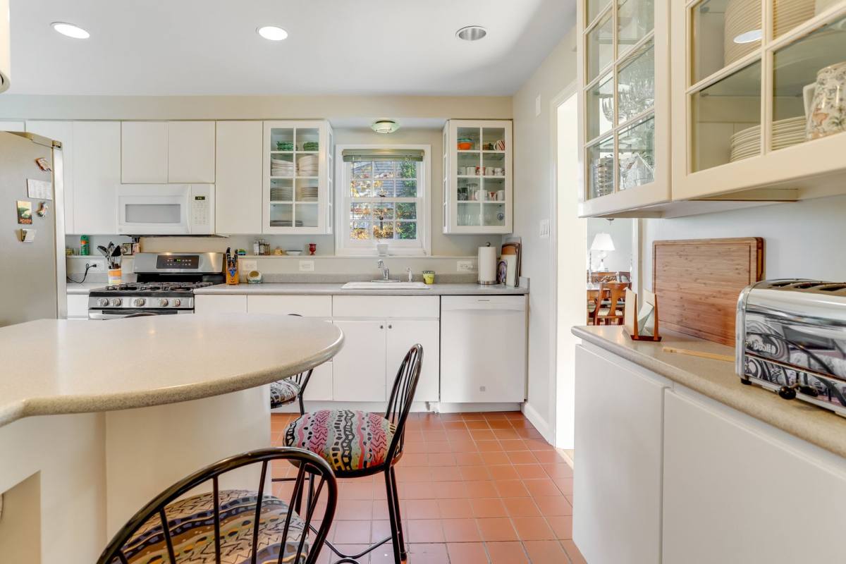 House for rent at 2700 N Dinwiddie St, Arlington, VA 22207