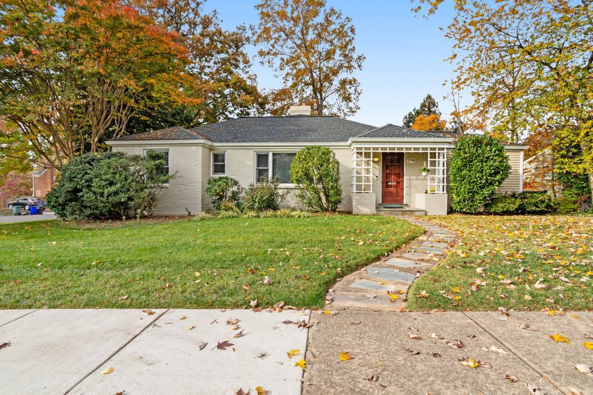 House for rent at 2700 N Dinwiddie St, Arlington, VA 22207