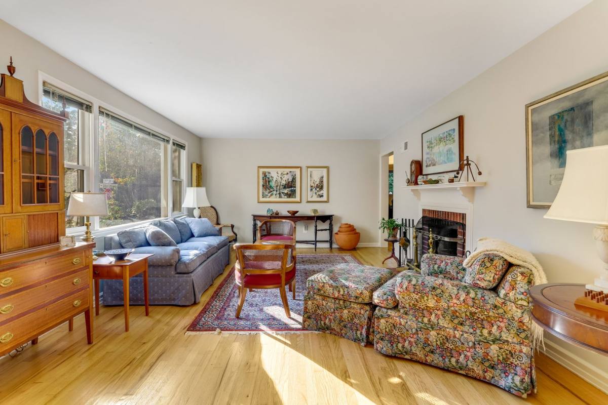 House for rent at 2700 N Dinwiddie St, Arlington, VA 22207