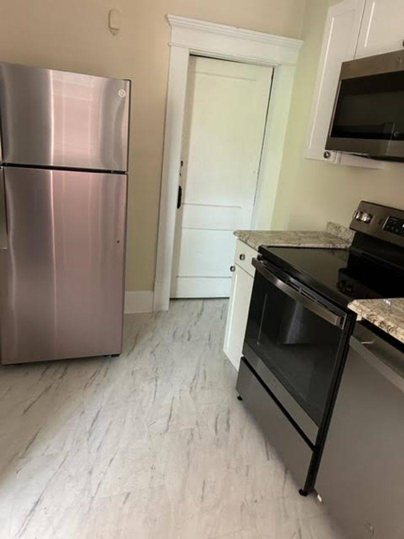Apartment for rent at 310-316 W Fourth Ave, Columbus, OH 43201