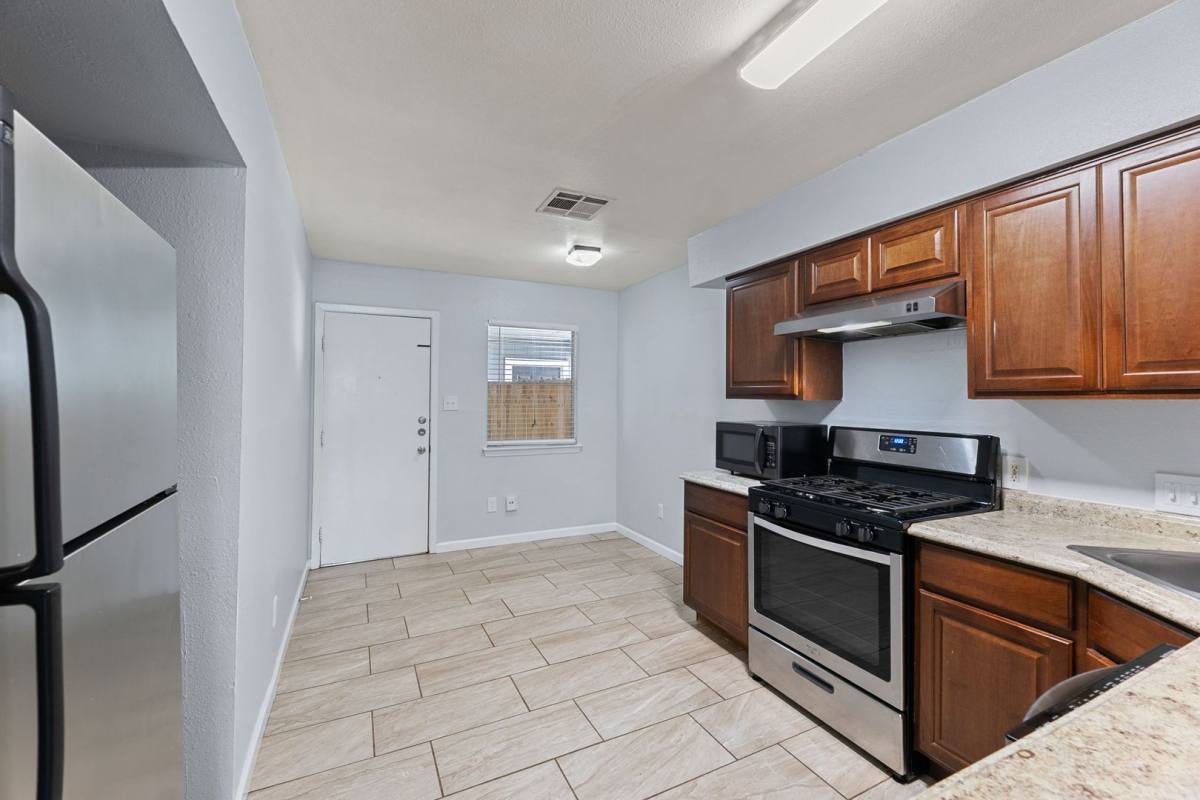 Apartment for rent at 2011 E Stassney Lane, Austin, TX 78744