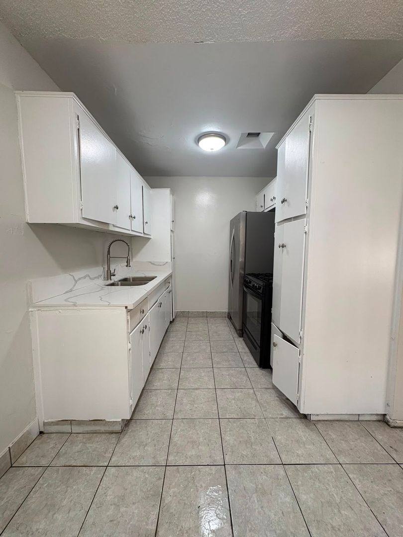 Apartment for rent at 626 W 81st St, Los Angeles, CA 90044