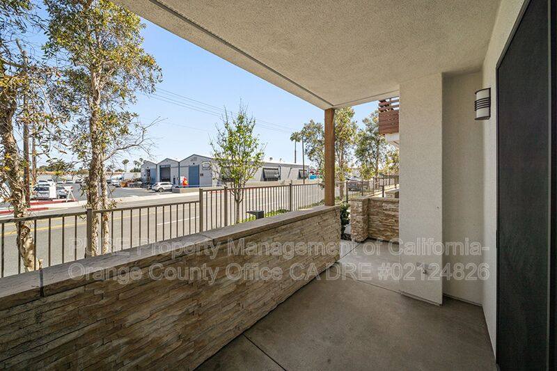 Townhouse for rent at 661 W 17th St, Costa Mesa, CA 92627