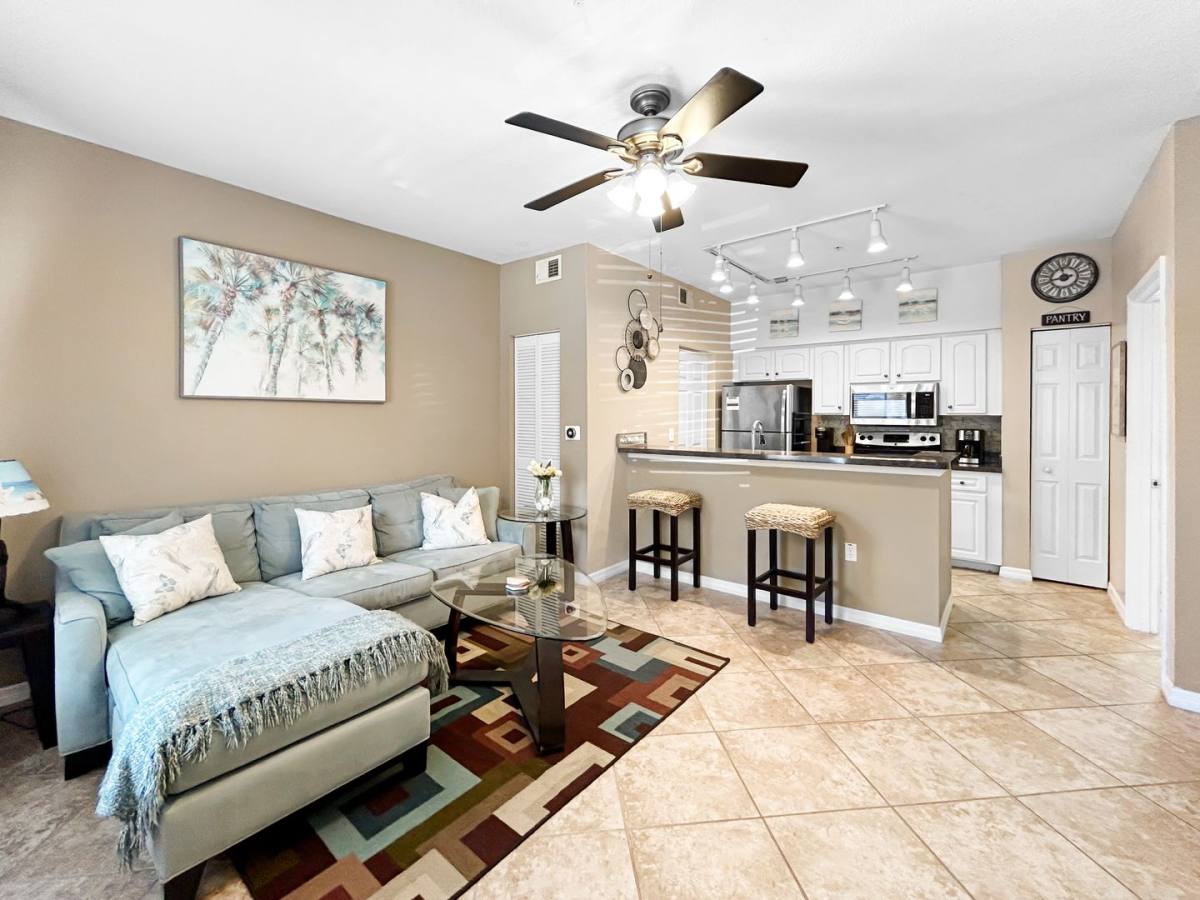 Condo for rent at 10764 70th Ave, Seminole, FL 33772