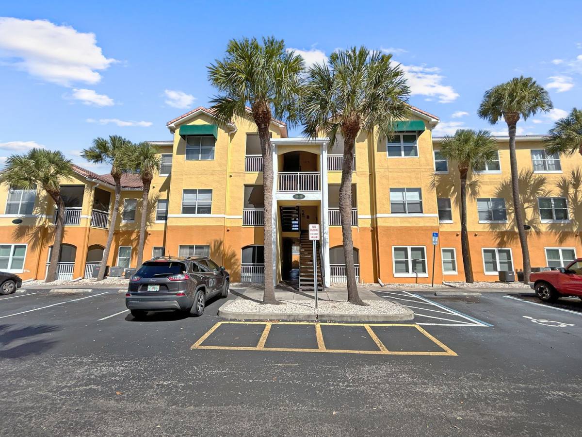 Condo for rent at 10764 70th Ave, Seminole, FL 33772