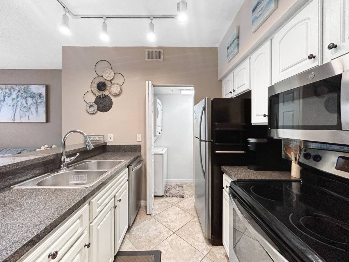 Condo for rent at 10764 70th Ave, Seminole, FL 33772