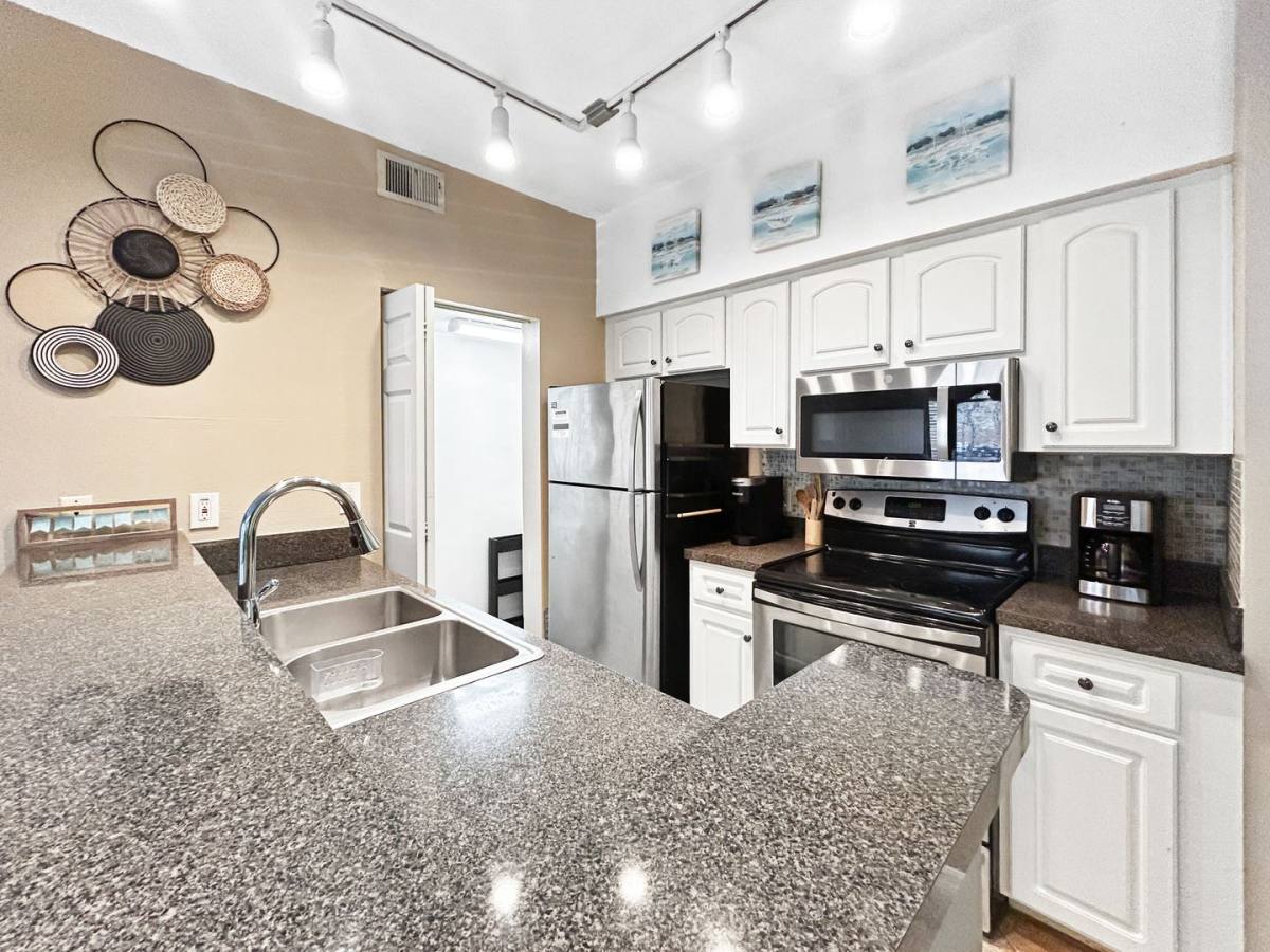 Condo for rent at 10764 70th Ave, Seminole, FL 33772
