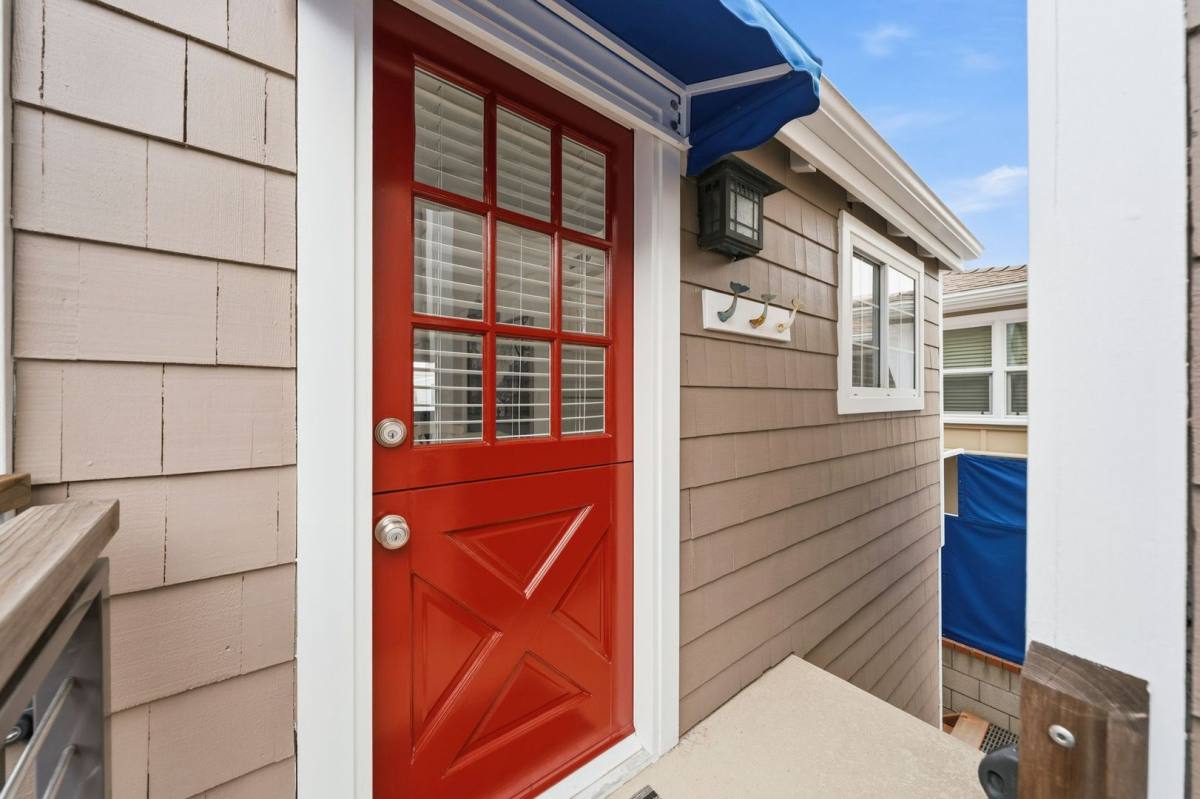 House for rent at 221 Pearl Ave, Newport Beach, CA 92662