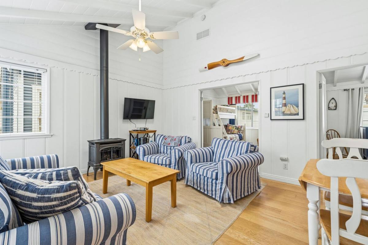 House for rent at 221 Pearl Ave, Newport Beach, CA 92662