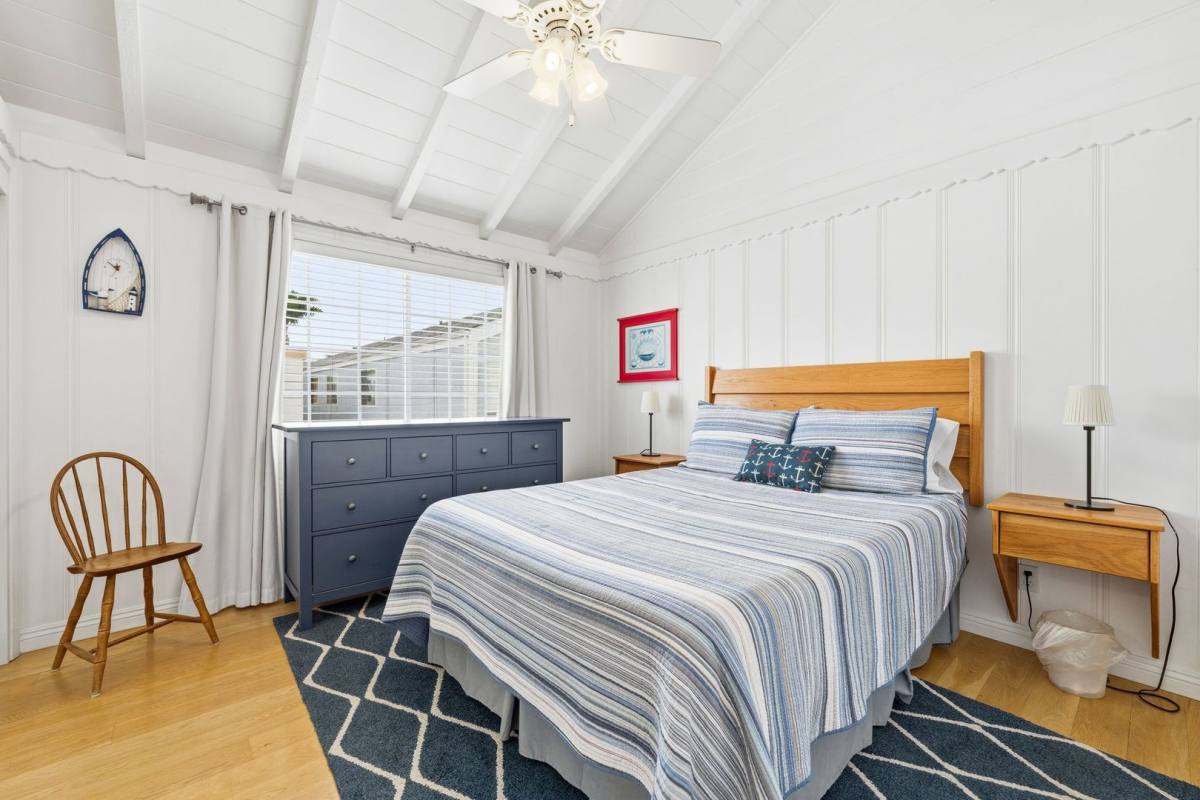 House for rent at 221 Pearl Ave, Newport Beach, CA 92662