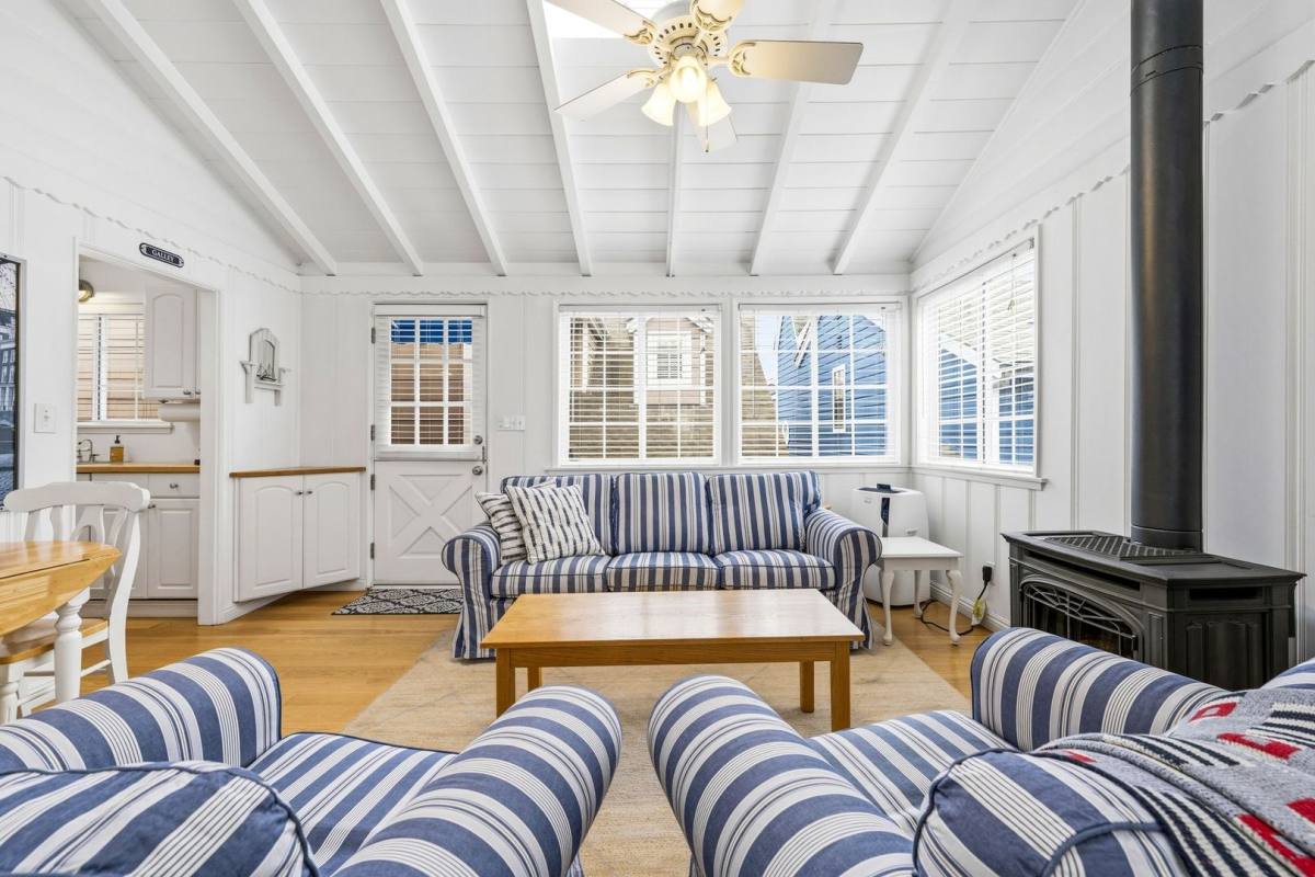 House for rent at 221 Pearl Ave, Newport Beach, CA 92662