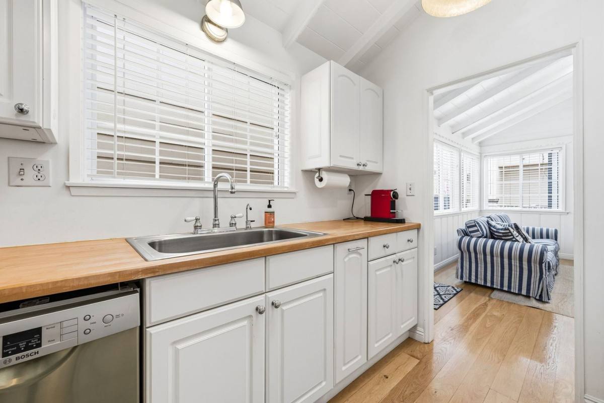 House for rent at 221 Pearl Ave, Newport Beach, CA 92662