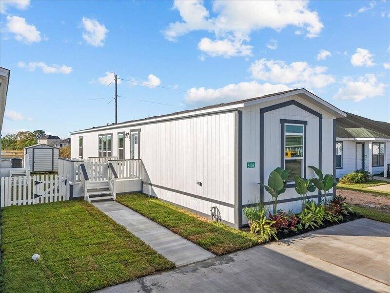 Apartment for rent at 5110 Caicos Calle, Dickinson, TX 77539