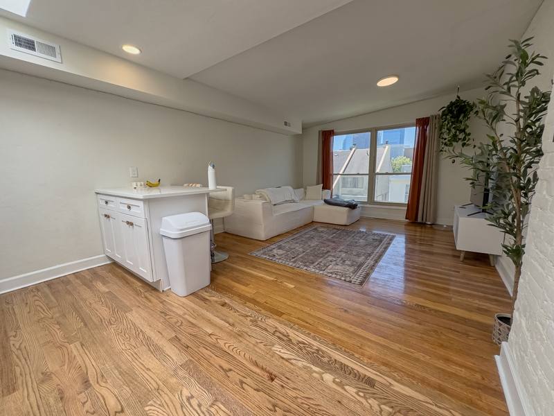 Apartment for rent at 1934 Green St #3FL, Philadelphia, PA 19130