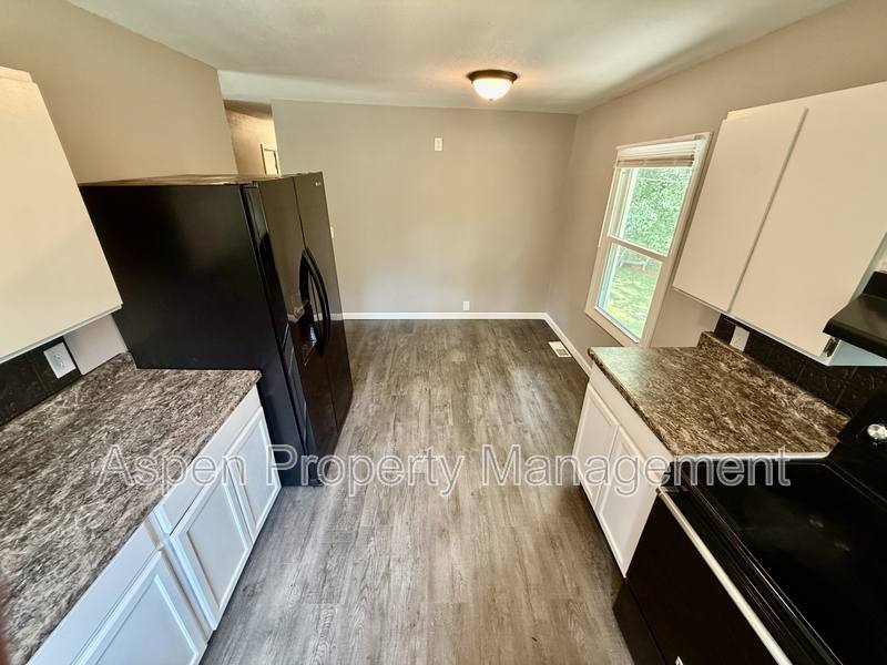 House for rent at 314 S Woodlawn Ave, Burlington, IA 52601
