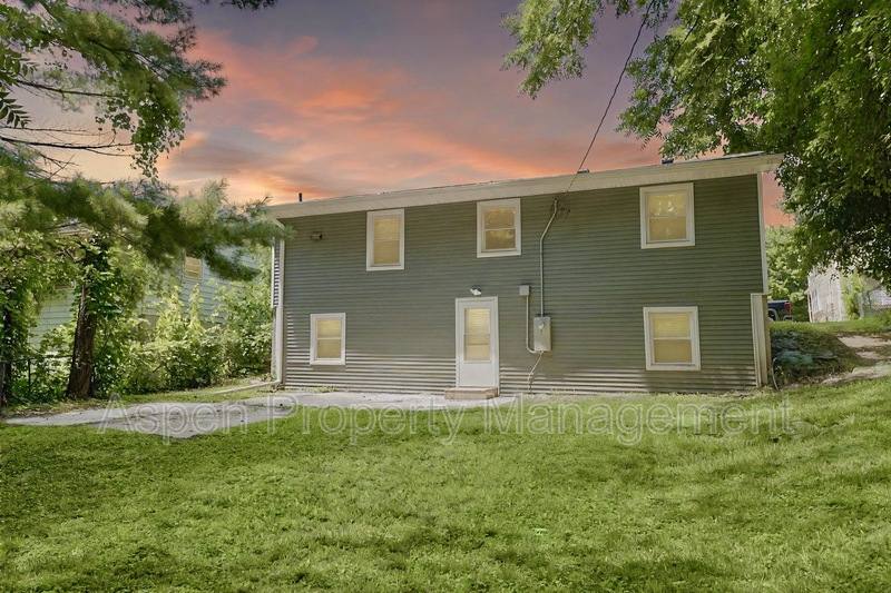 House for rent at 314 S Woodlawn Ave, Burlington, IA 52601