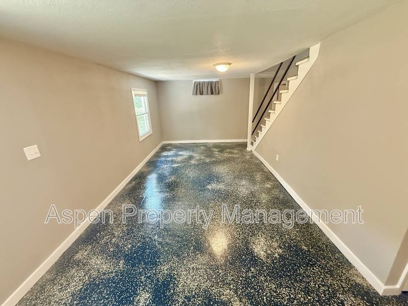 House for rent at 314 S Woodlawn Ave, Burlington, IA 52601