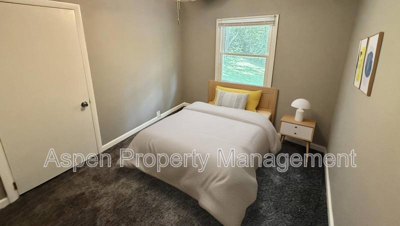 House for rent at 314 S Woodlawn Ave, Burlington, IA 52601