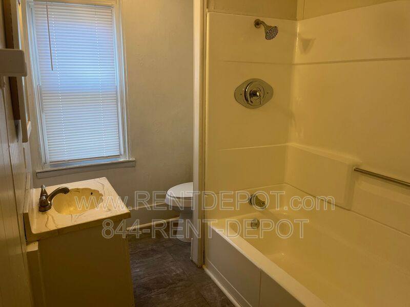 House for rent at 510 E Franklin St, Evansville, IN 47711