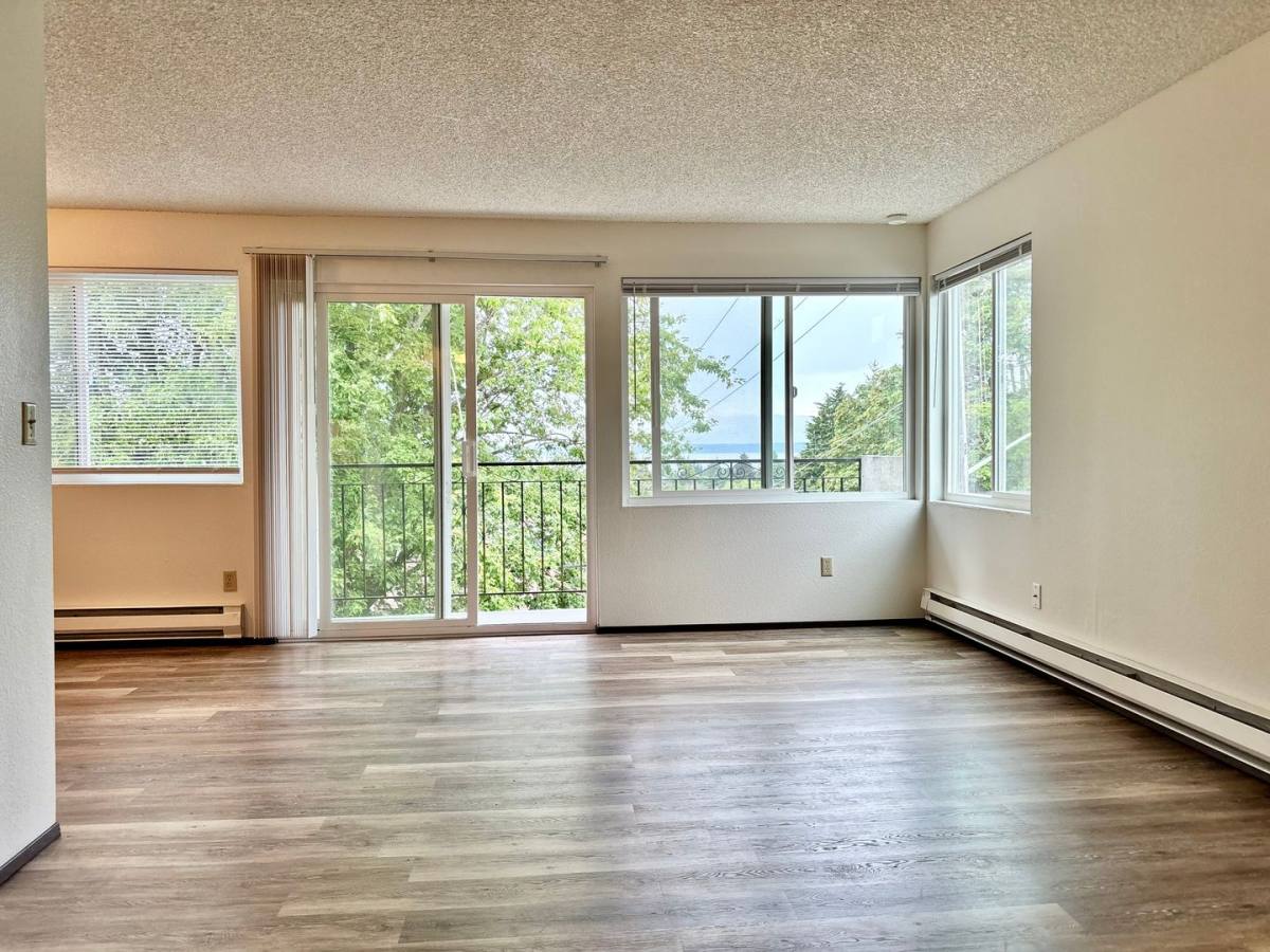 Apartment for rent at 11255 Greenwood Ave N, Seattle, WA 98133