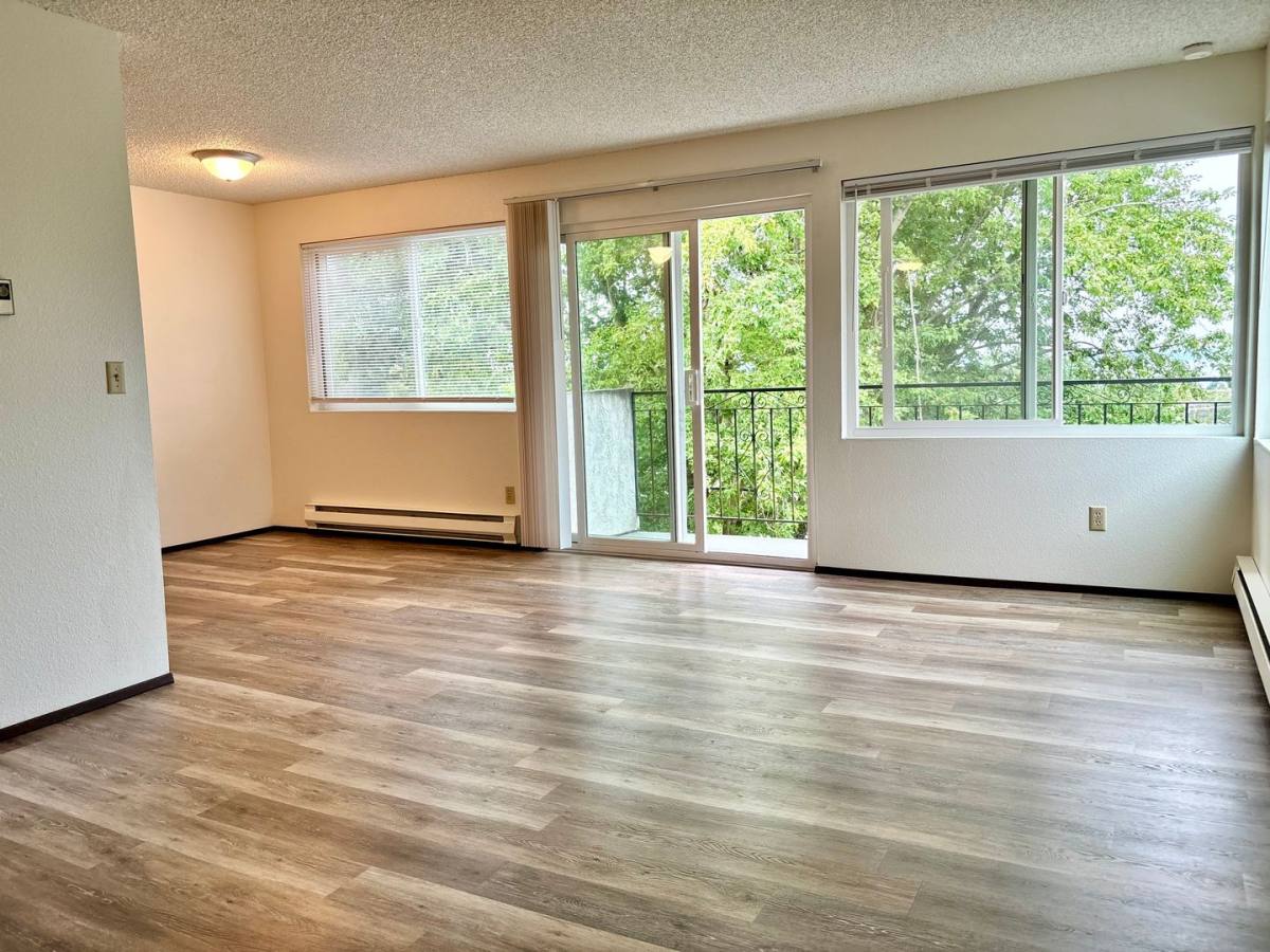 Apartment for rent at 11255 Greenwood Ave N, Seattle, WA 98133
