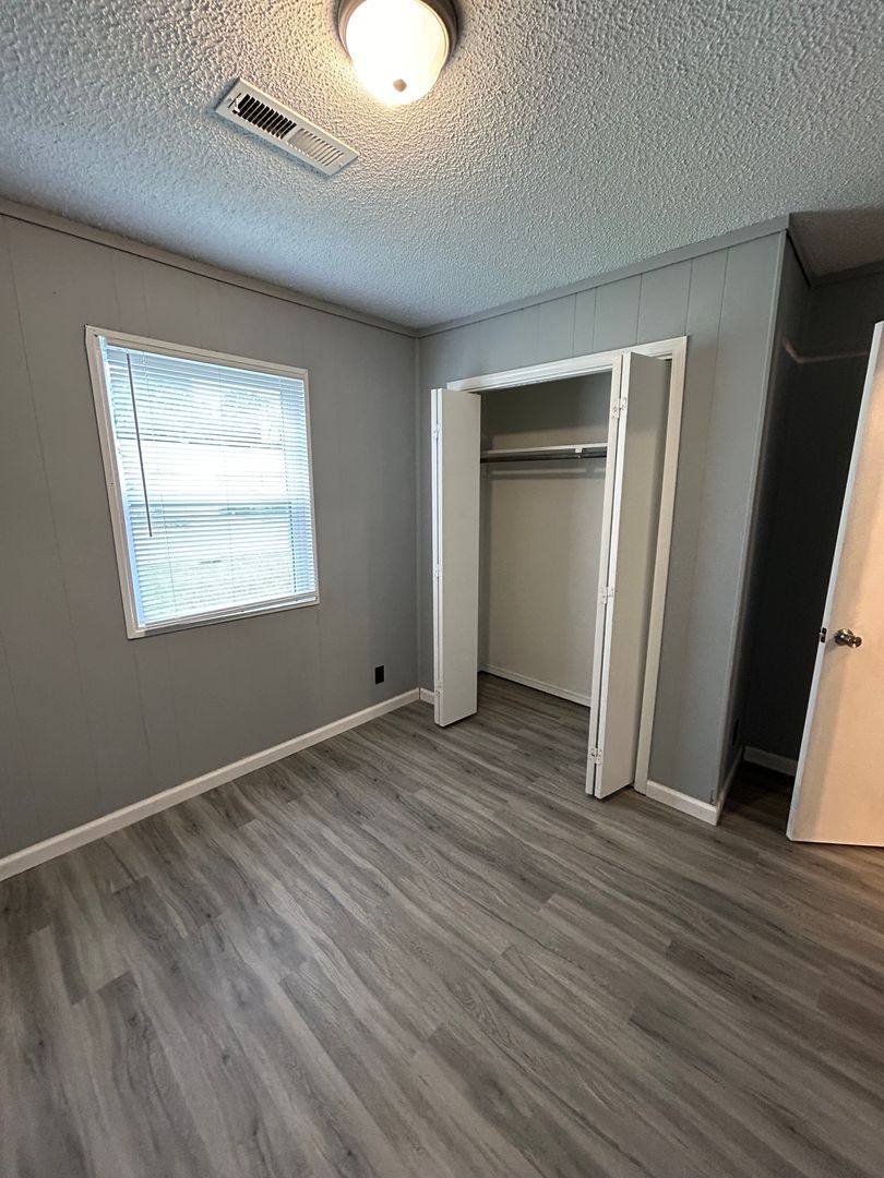 Apartment for rent at 403-409 Park St, Springdale, AR 72764