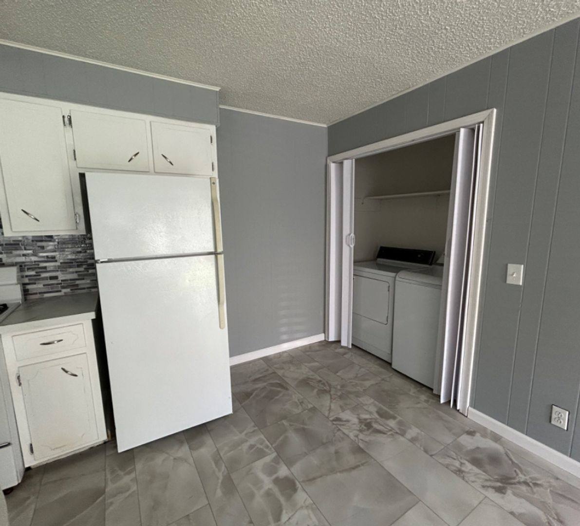 Apartment for rent at 403-409 Park St, Springdale, AR 72764