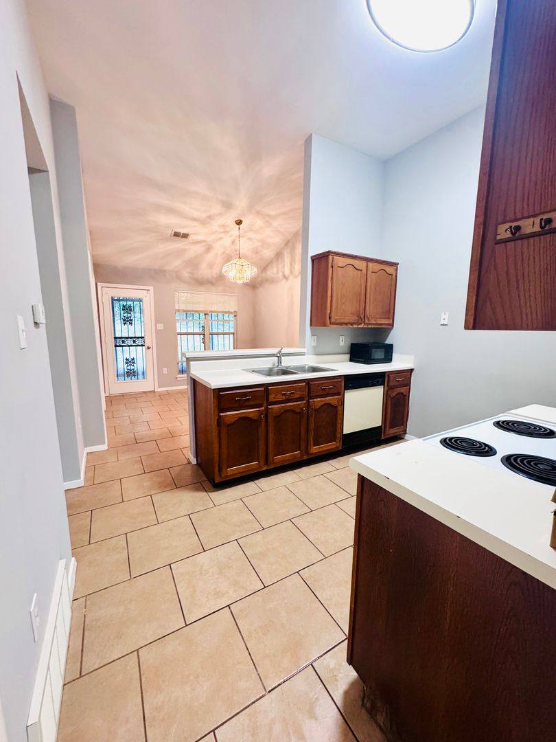 House for rent at 5654 April Dr, Southaven, MS 38671