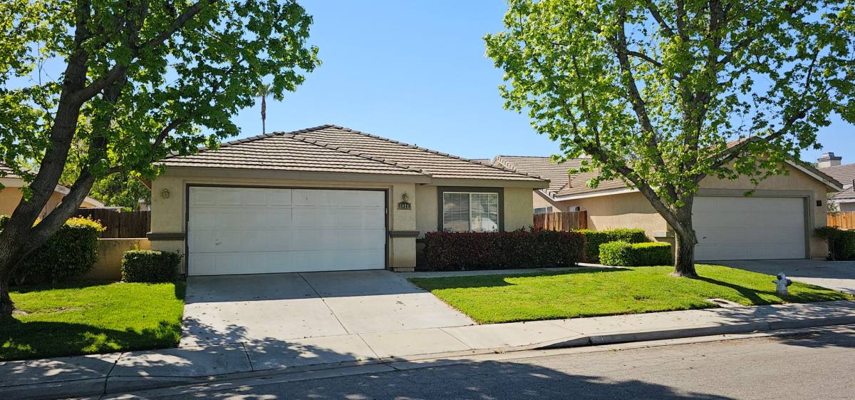 House for rent at 5021 Misty Breaks Dr, Bakersfield, CA 93313