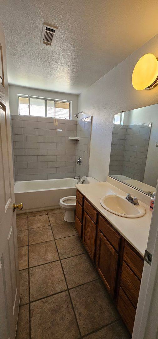 House for rent at 5021 Misty Breaks Dr, Bakersfield, CA 93313