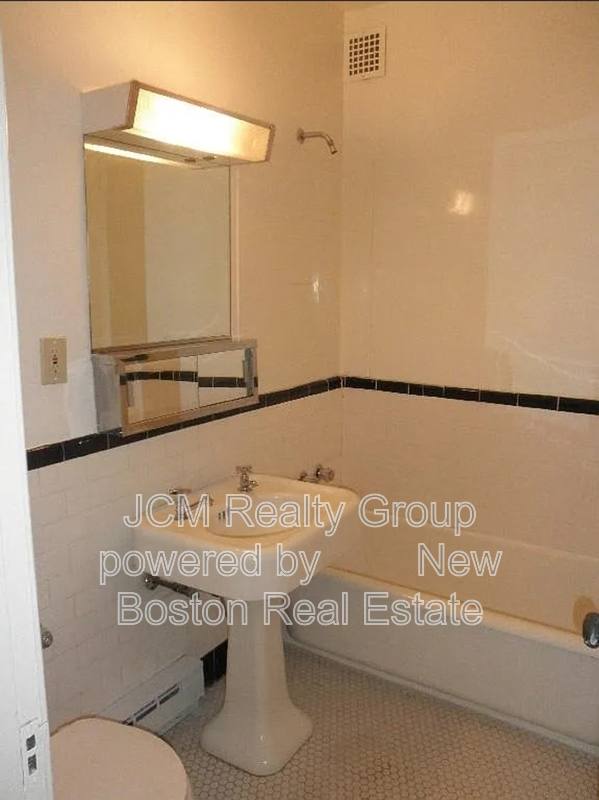 Apartment for rent at 203 Lewis St #2, Lynn, MA 01902